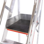 szeroka drewniana platforma robocza z bortnicami 50 x 60 cm,