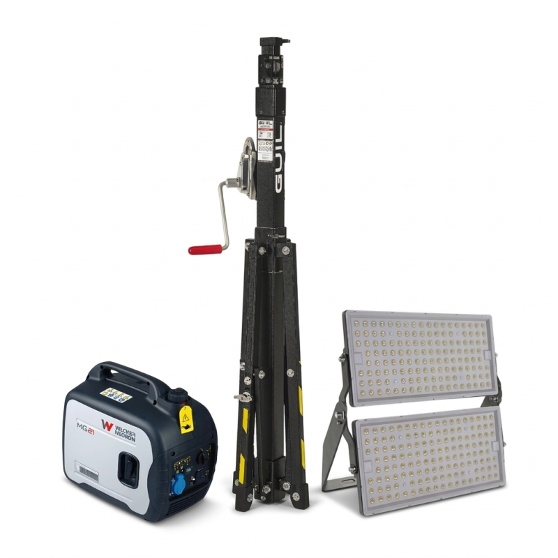 złożony do transportu maszt oświetleniowy z agregatem prądotwórczym w zestawie