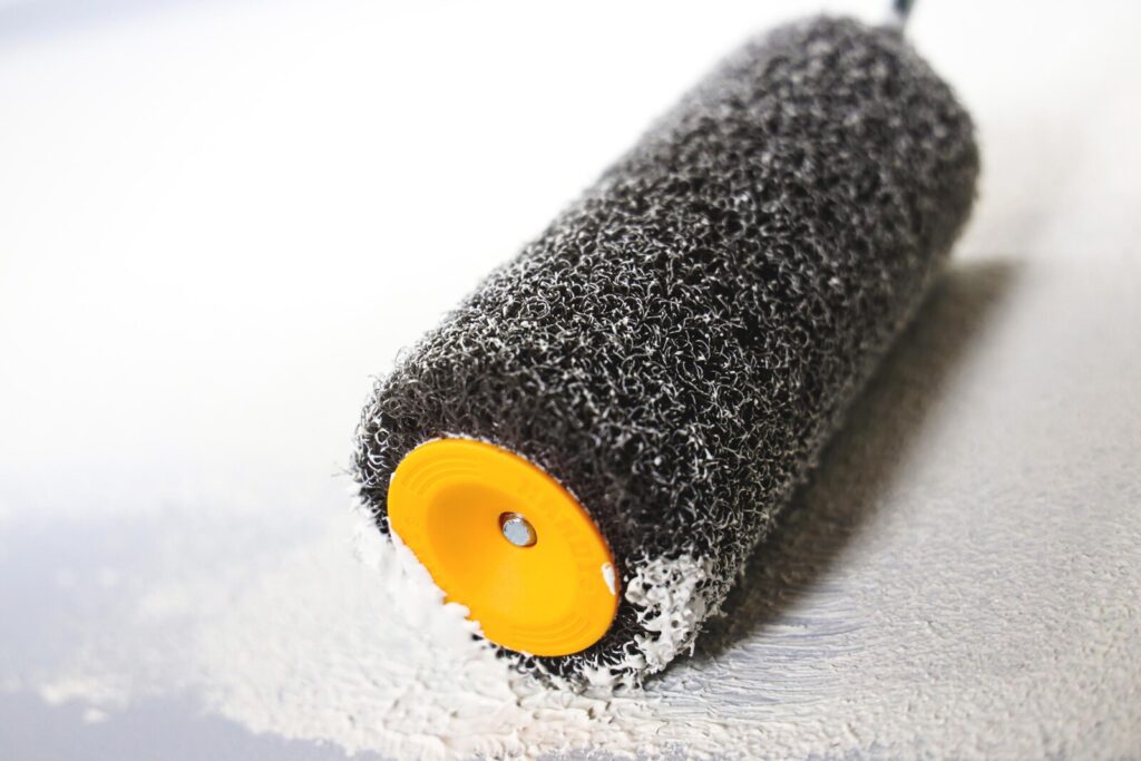 Nakładanie gładzi wałkiem