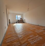 Mata ochronna SCLEY zabezpieczająca panele podłogowe podczas remontu mieszkania