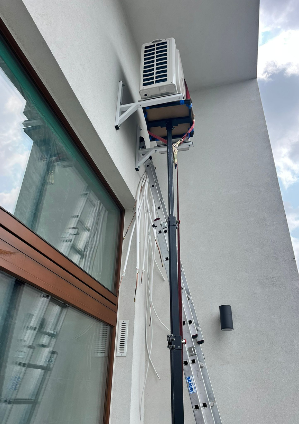 Profesjonalny wynajem podnośników towarowych Warszawa TechnikNTB