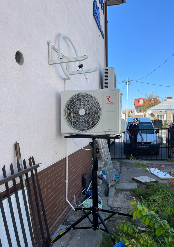 Wynajem podnośnika towarowego ELC 720 Guil Warszawa