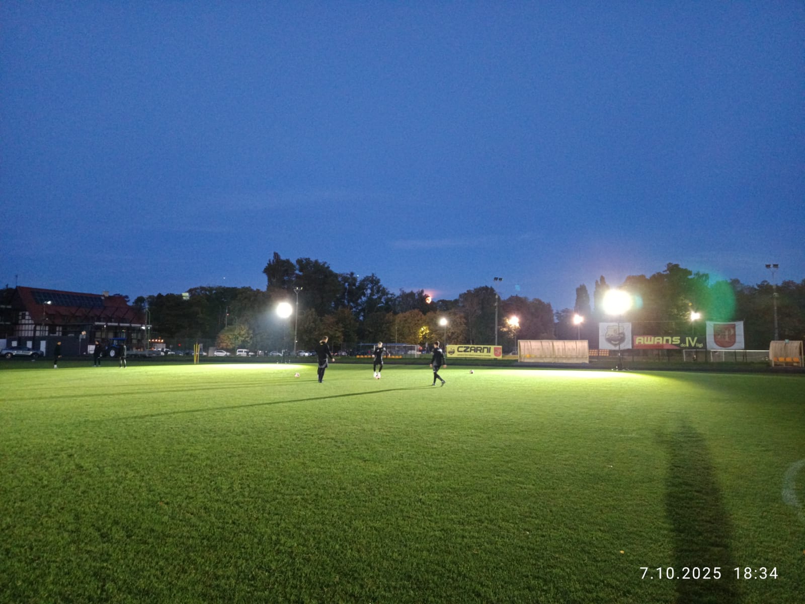 Mobilny Maszt oświetleniowy z agregatem oświetlenie stadionu