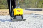 zagęszczarka wacker neuson podczas pracy
