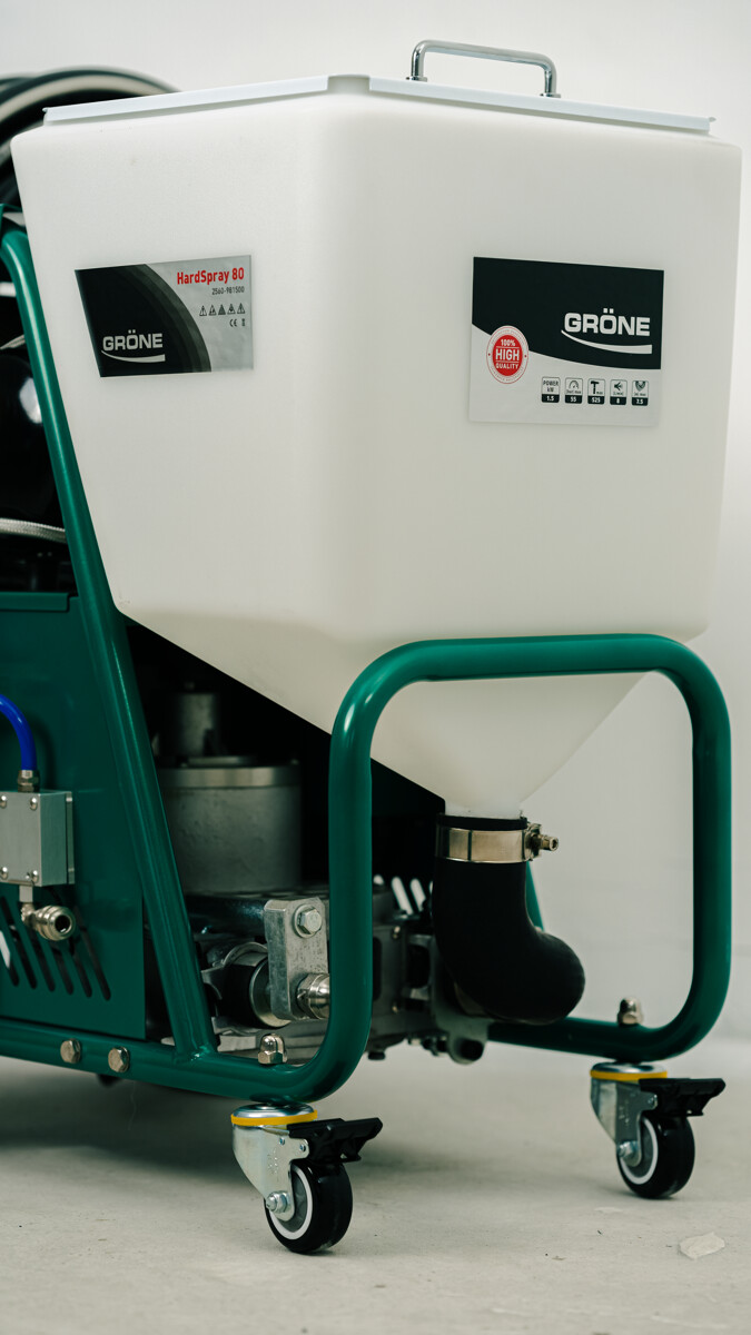 Agregat do tynkowania elewacji Gröne HardSpray 80 – zbiornik i układ podawania materiału