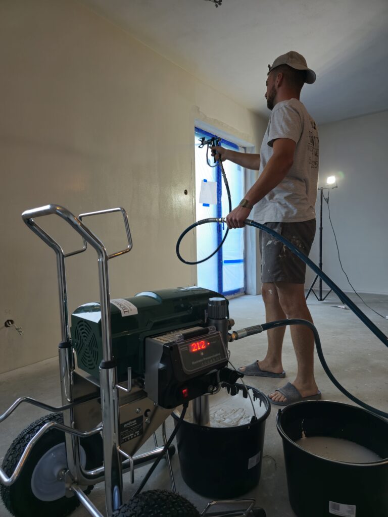 techniki natrysku gładzi agregatem Gröne PowerSpray 81 w warunkach budowy