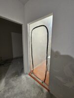 zabezpieczenie kurtyną pomieszczenia przed remontem