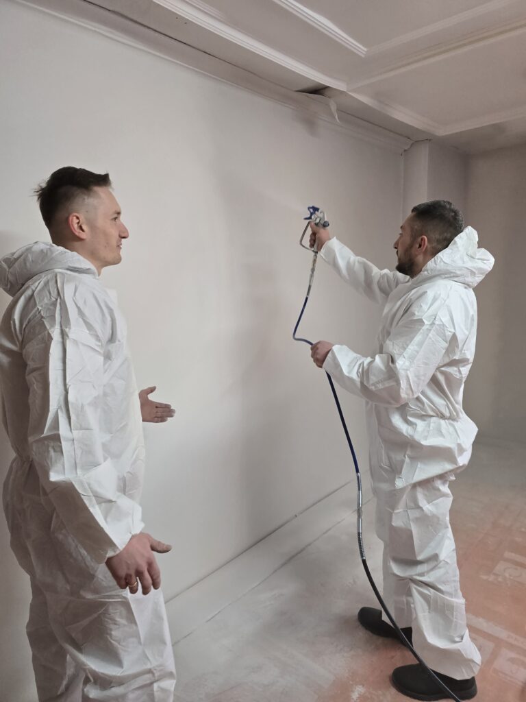 Fotorelacja ze szkolenia z agregatu Graco Dura Pro P21 – część praktyczna natrysku farby