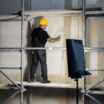 oświetlenie placu budowy nocą za pomocą lampy Giant LED Evo 288W zamontowanej na wysokim statywie stalowym