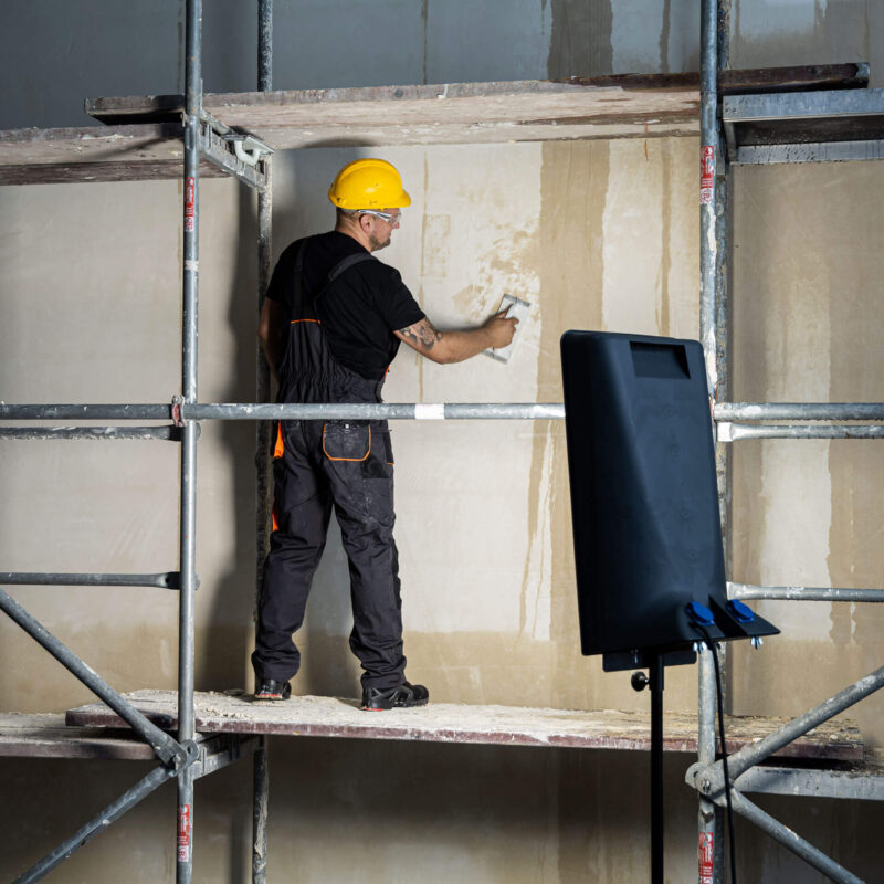 oświetlenie placu budowy nocą za pomocą lampy Giant LED Evo 288W zamontowanej na wysokim statywie stalowym