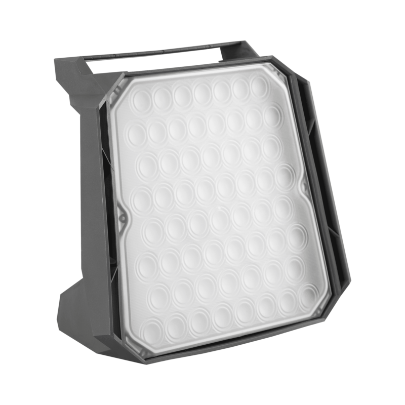 Kompaktowy naświetlacz Magnum Battery XS trzymany w dłoni, pokazujący niewielki rozmiar urządzenia przy zachowaniu wysokiej mocy 2300 lm.