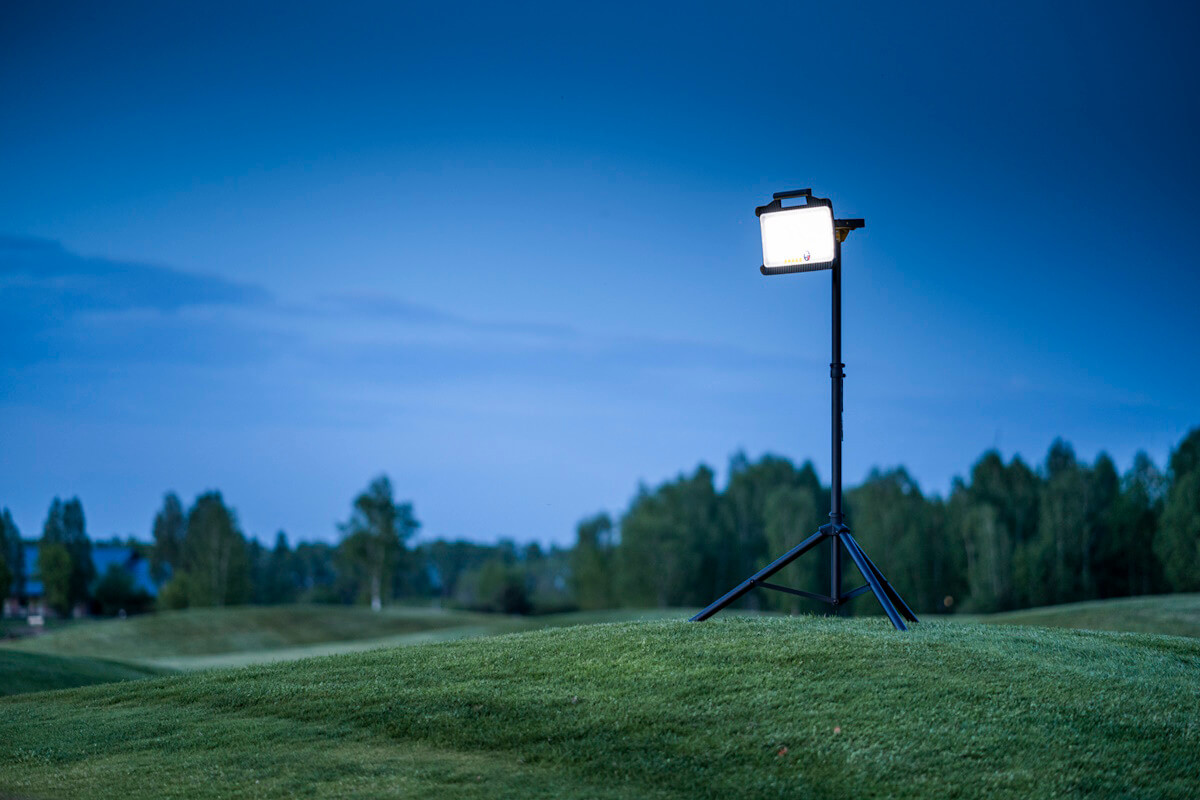 Magnum Battery L Kompaktowy naświetlacz LED na statywie