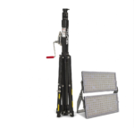 złożony do transportu kompaktowy maszt oświetleniowy